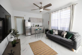 Lux Ramey Cir D 2 king bed w/Wi-Fi near airport.